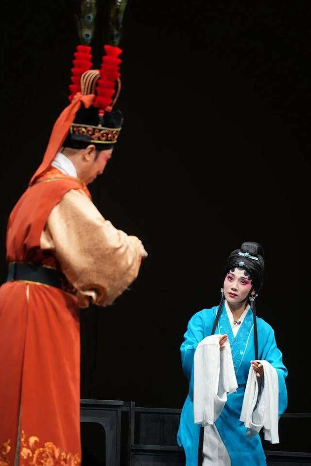 剧 照|田氏扮演者任舒静在化妆本剧服装造型设计蓝玲老师亲自为谢涛