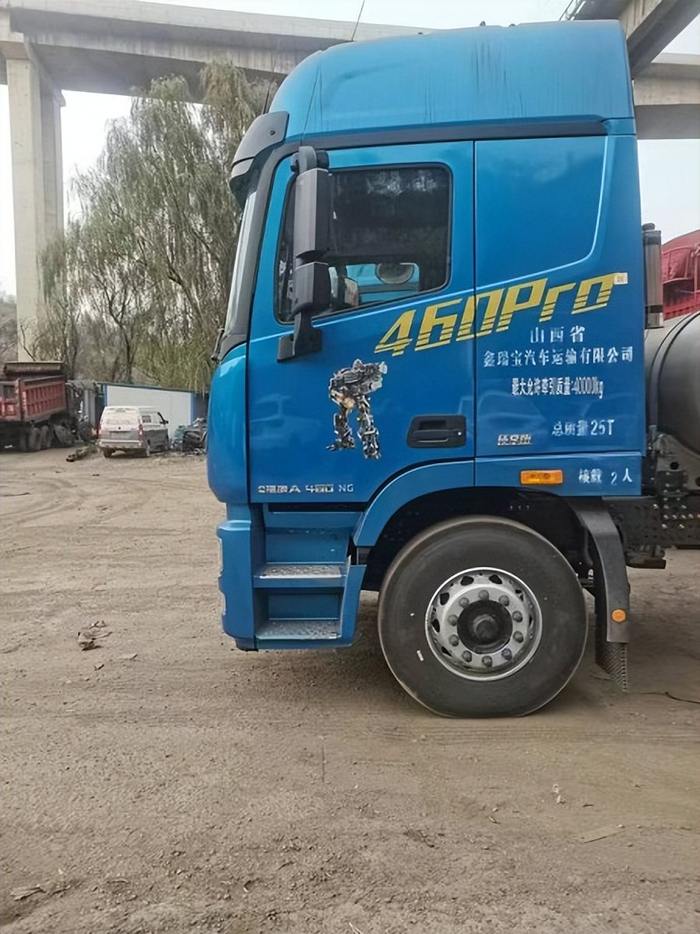 欧曼gtl 460pro燃气车"大队长":征战煤炭运输 越开越赚