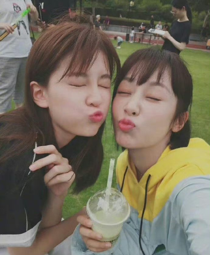 杨紫晒照为乔欣庆生,你俩真的太甜蜜了,各种贴贴好幸福|杨紫|乔欣