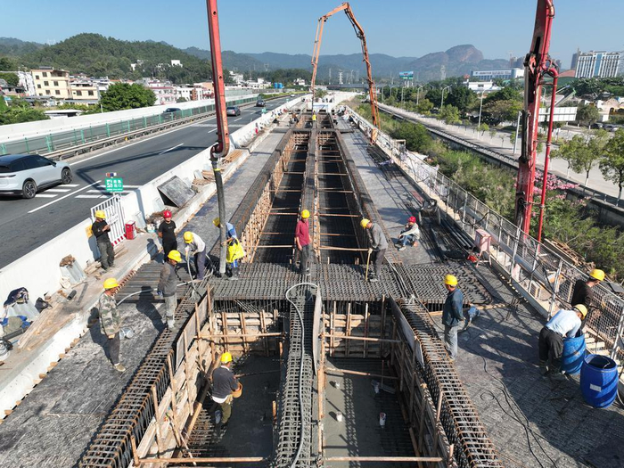 长深高速改扩建项目首次现浇梁顺利完成浇筑|箱梁|大桥_新浪新闻