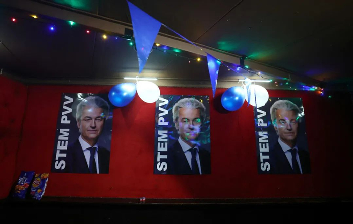 当地时间2023年11月22日，荷兰海牙，极右翼自由党领导人海尔特·维尔德斯的演讲会场。图/IC photo