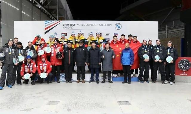 第一轮闫文港进入状态更快,以1分00秒71的成绩排名第一,北京冬奥会