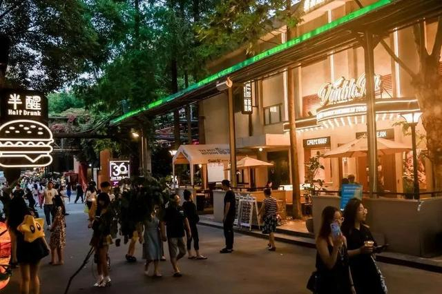 成都人在猛追湾,追什么?|成都市_新浪新闻