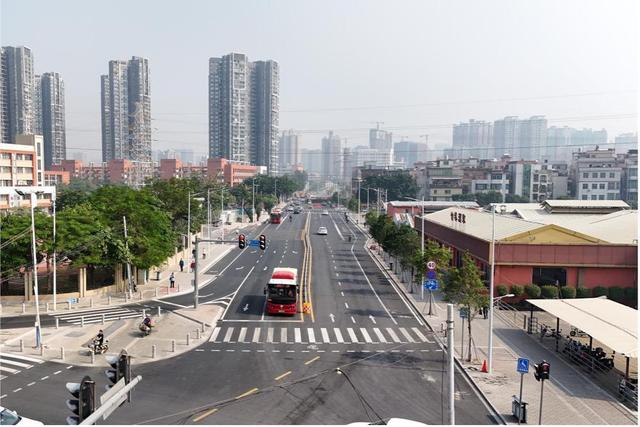 龙溪路升级改造拓宽车道,解决交通拥堵问题打造平台,激发创新活力.