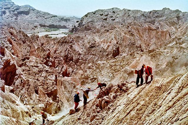 新疆:天山深处找油气