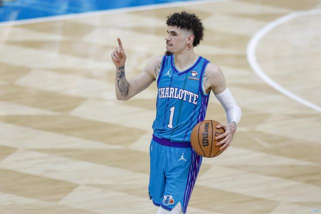 今年若他没进最佳阵容我会惊讶|鲍尔|拉梅洛|黄蜂_新浪新闻