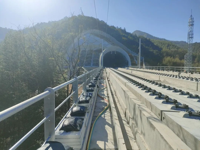 10kv电力贯通线路为沿线铁路通信基站,中继站,直放站,变电所等四电