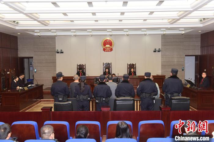 图为庭审现场.