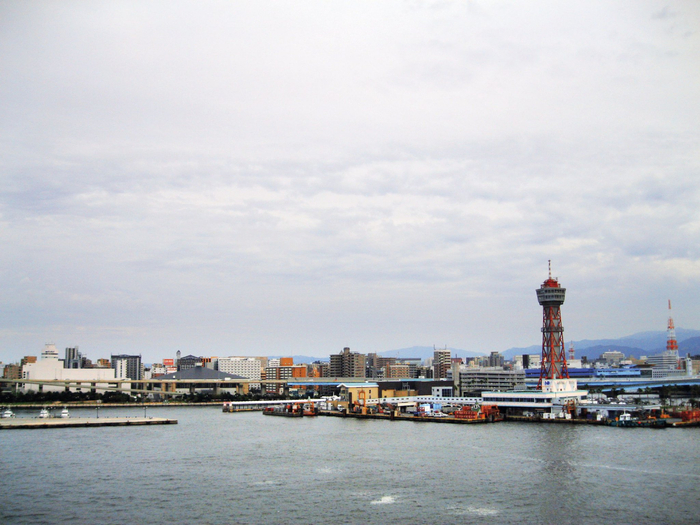 图2.8 日本福冈博多港（笔者摄于2011年9月）