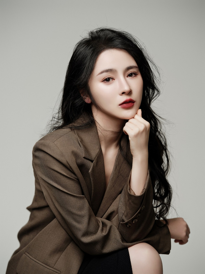 尚芸菲:商场女王新形象 登峰造极的霸道女总裁风采|尚芸菲_新浪新闻