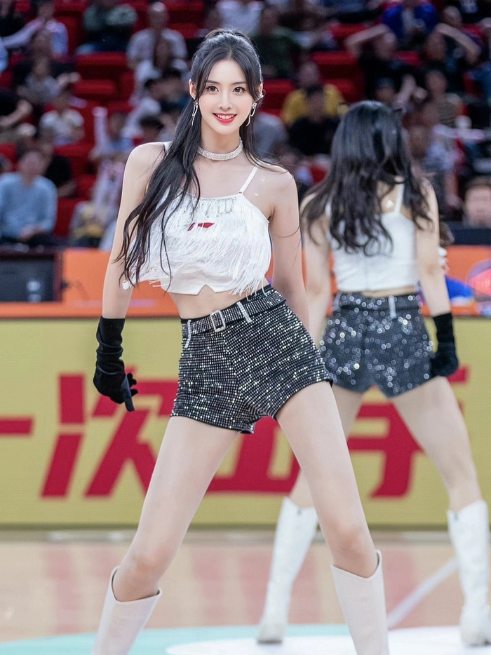 上海久事男篮啦啦队i dance成员:糖糖|上海|啦啦队|男篮_新浪新闻