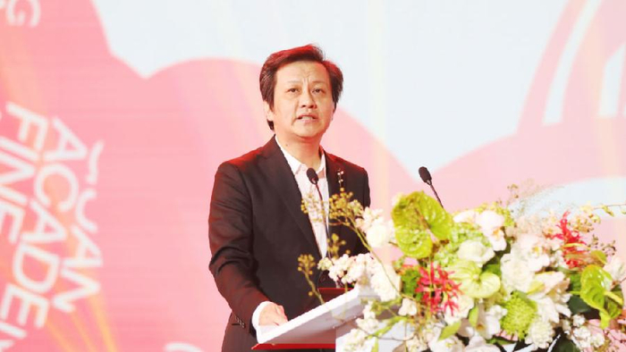 齐喆致辞教师代表齐喆深情回忆了初次来到母校的温暖场景,以及胡一川