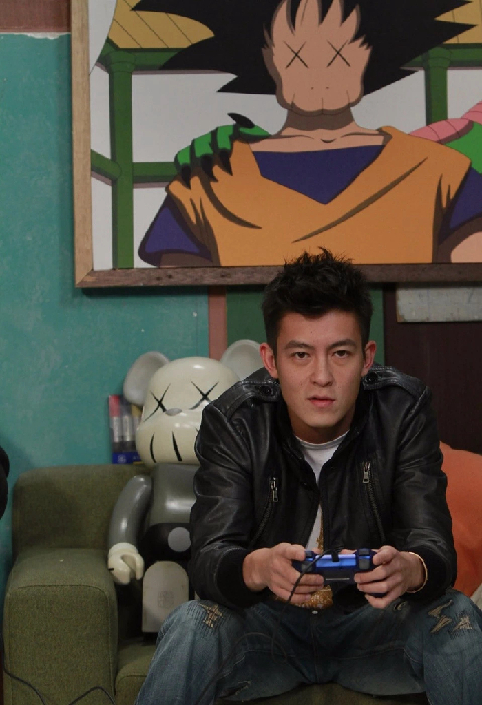 2010年,陈冠希在回归专辑《confusion》中