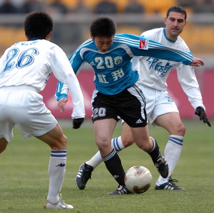 大连足球史上今天2004年中超邹捷阎嵩张彭破门实德40天津