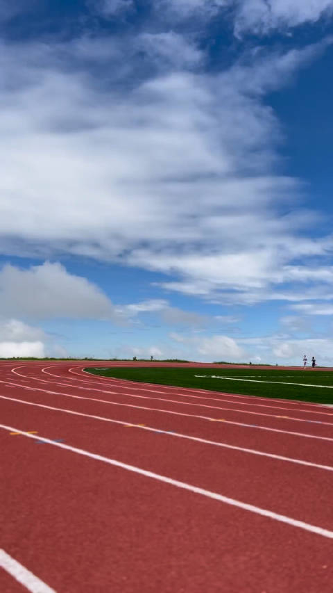 在这个地方跑步是一种什么体验一座高海拔的田径场