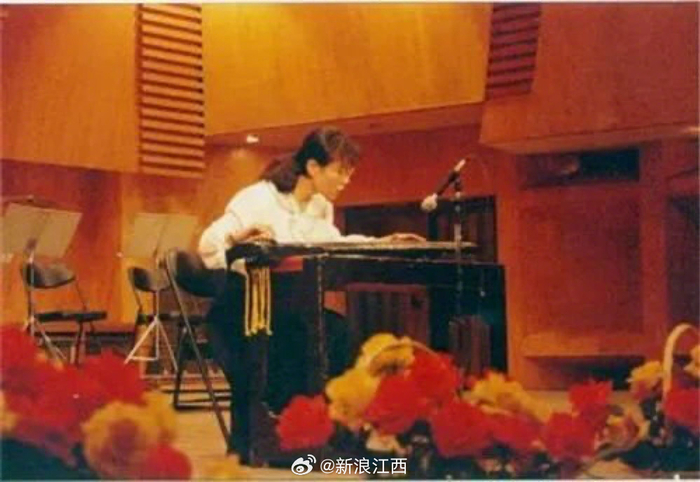 清华铊中毒案受害者朱令现状：今年查出脑瘤 父母不得不做最坏打算|清华大学|投毒|剧毒|儿童|生日_新浪新闻