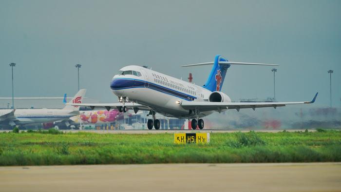 飛機承運的第1000萬名旅客,我感到非常驚喜和幸運,感謝中國南方航空