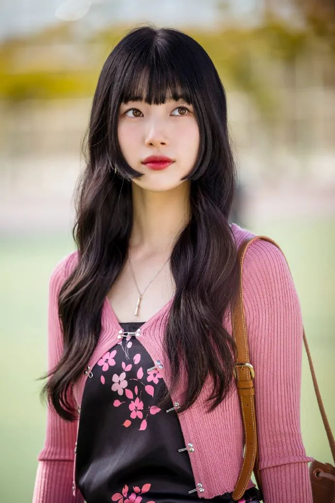 学会冬日穿搭氛围感,做自己的女主角|穿搭|德鲁纳酒店里|裴秀智_新浪