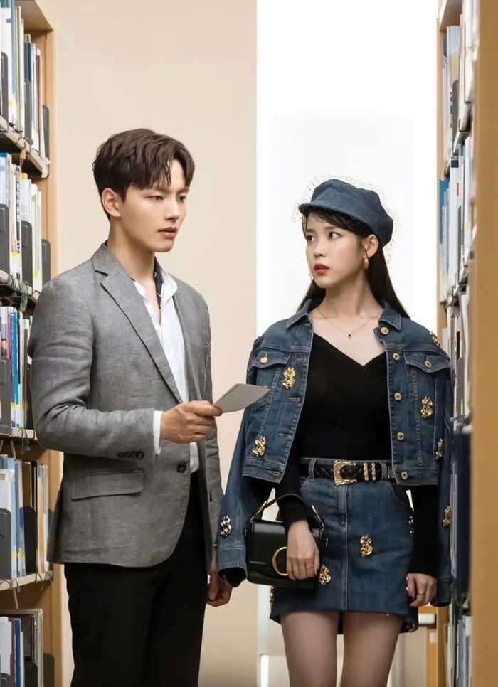 学会冬日穿搭氛围感,做自己的女主角|穿搭|德鲁纳酒店里|裴秀智_新浪