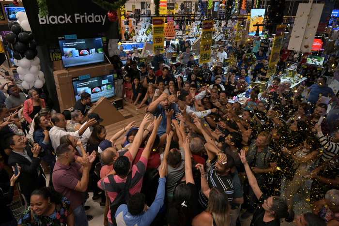 巴西:"黑五"前夜抢购忙|圣保罗|巴西|黑色星期五_新浪新闻