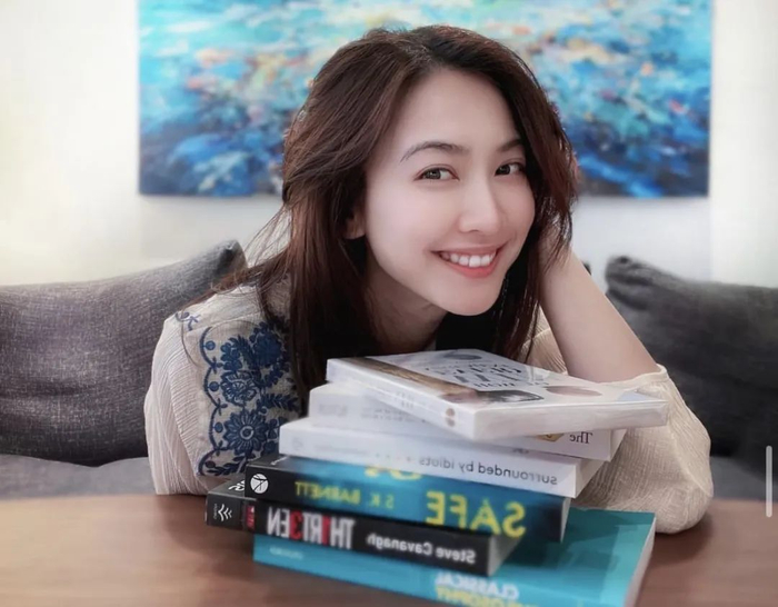 「最甜港姐」退圈读博,回港大教书,当律师……她才是时间管理大师?|朱