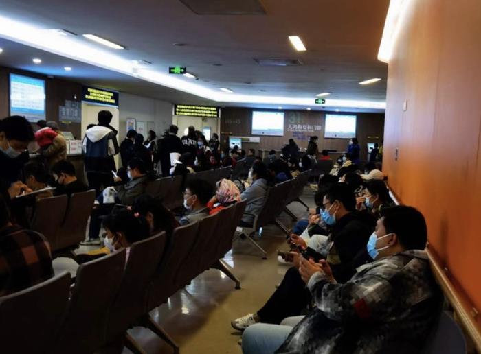 包含北京302醫(yī)院、代排隊掛號，讓每個患者輕松看上病腫瘤科的詞條
