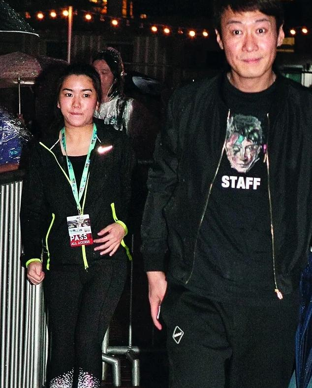 黎明开个唱,妻女到场欣赏,阿wing陪5岁女儿与台上黎明秘密互动|黎明