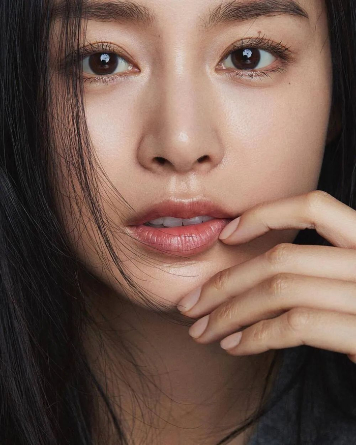 40 的金泰熙,50 的李英爱,她们各自的人生解题思路可比冻龄脸有趣多了