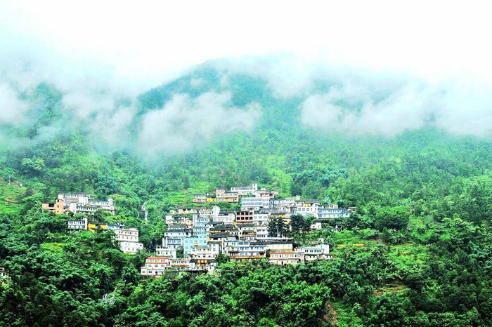 上林县东春村生态美引领发展美宿造富民好村光