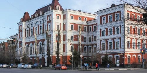 就是黑河人,而录取她的学校就是俄罗斯布拉戈维申斯克国立师范大学