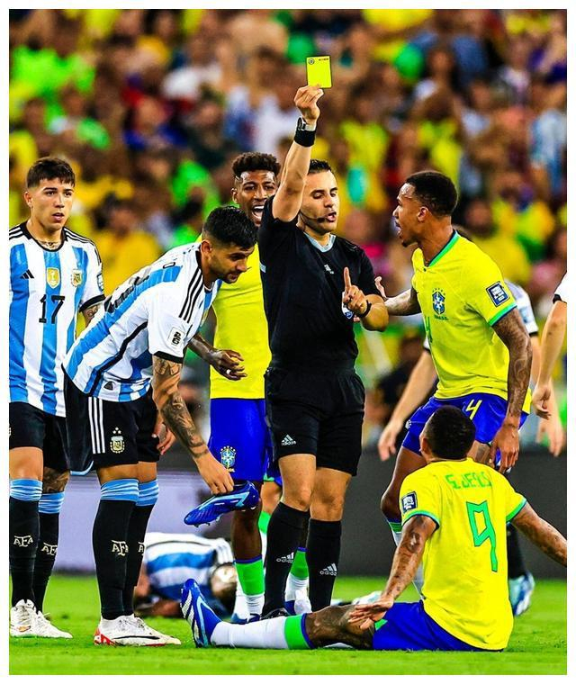 梅西默契传球奥塔门迪绝杀阿根廷10击败巴西世预赛三连胜