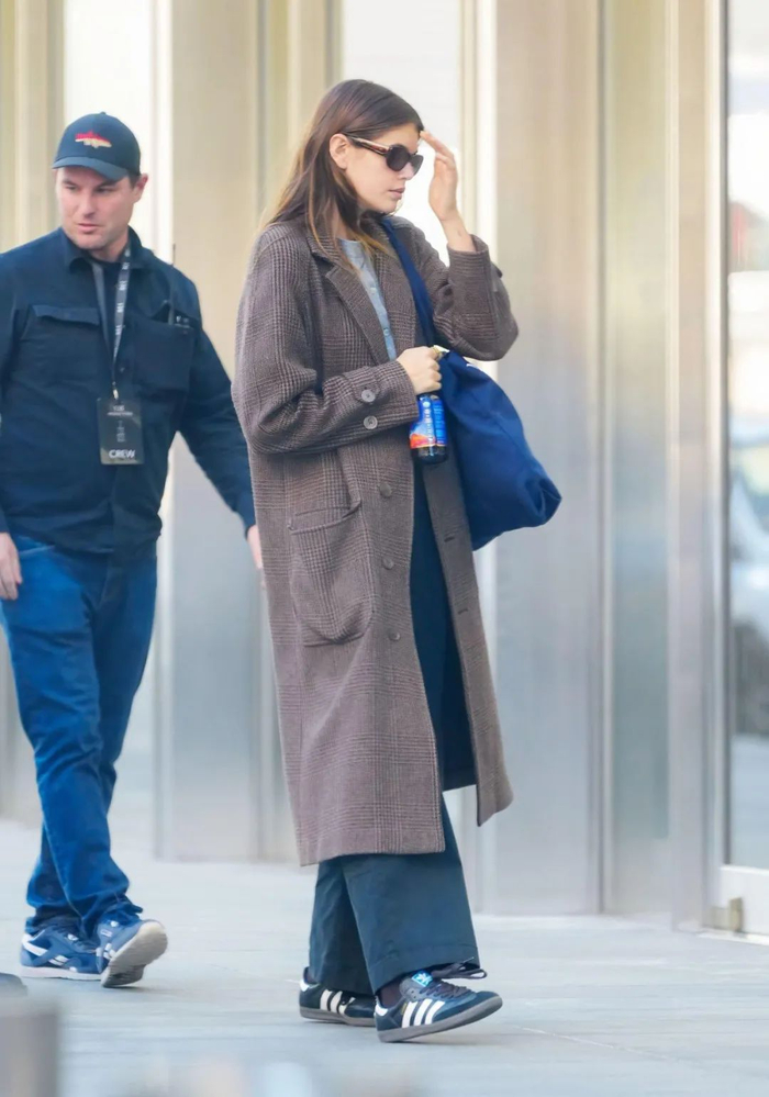 tatum和zo05 kravitz现身洛杉矶马斯特罗餐厅钱老板和猫女未