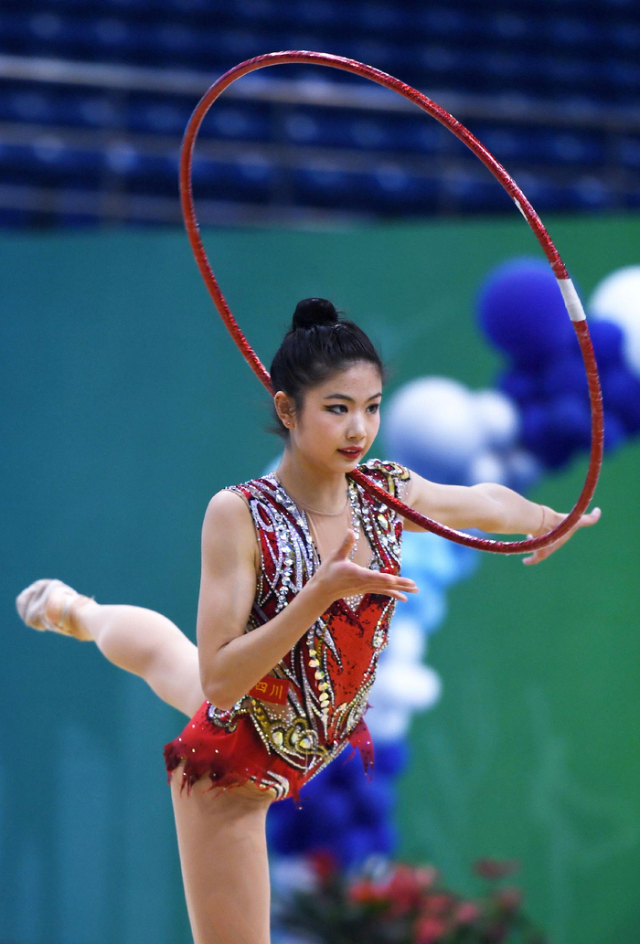 11月25日,四川队选手李鑫蕊在成年个人圈操决赛中,她以28.