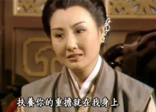 剧中许姣容是典型的"长姐如母,养大许仙,在白素贞被镇压后,又毅然接