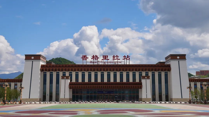 香格里拉站 周涛 摄