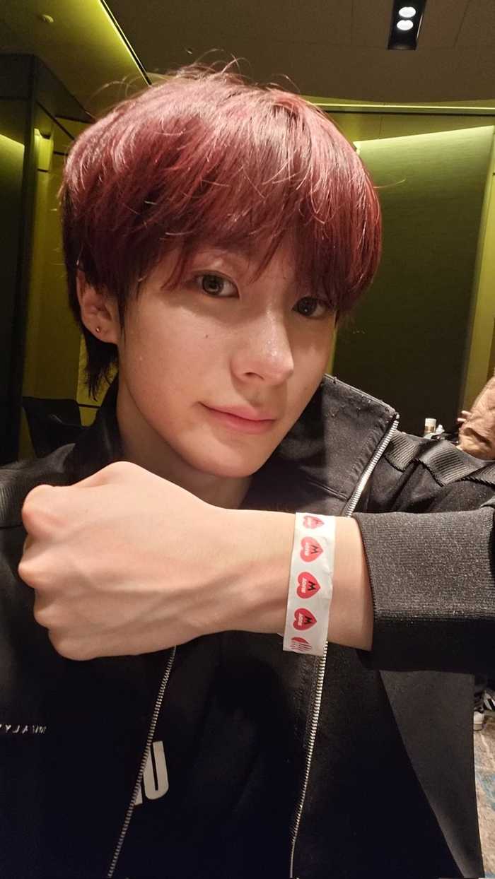 anton李灿荣- 嘴巴好juicy 好好亲的样子_新浪新闻