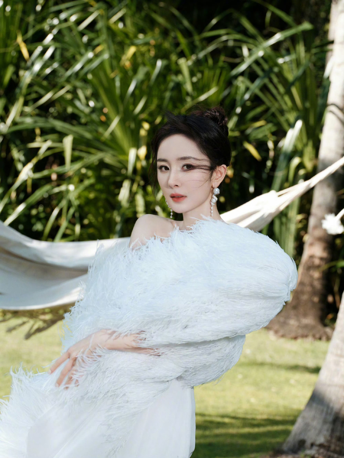 造型, tamara ralph 2023秋冬,高级白色羽毛礼服……|杨幂|tamara