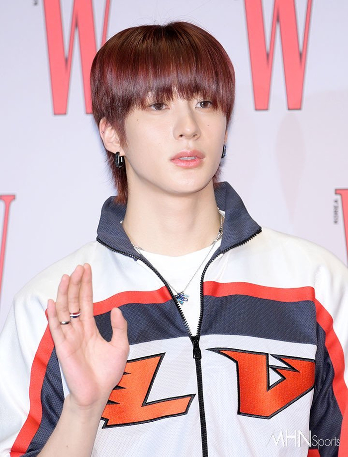 anton李灿荣- 嘴巴好juicy 好好亲的样子_新浪新闻