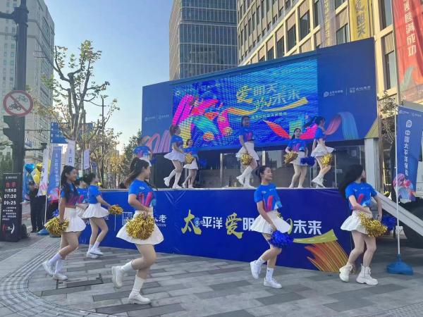 太保志愿者鼓动站。