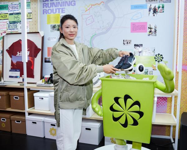 张德顺参与旧鞋回收。