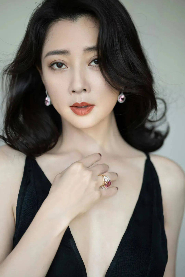 "不老女神"是假的,从林心如到殷桃,生图揭露"人间真实"