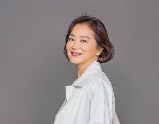 林青霞获终身成就奖罕见感谢丈夫女儿撰文谈我妈妈的另一面