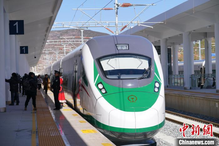 丽江至香格里拉铁路开通运营 迪庆藏族自治州迈入动车时代__财经头条