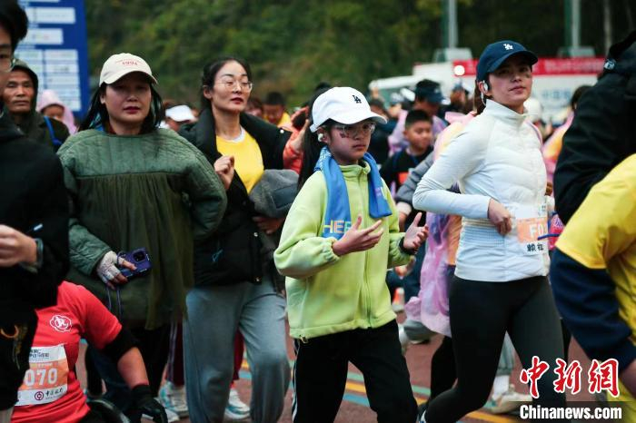 2023贵州铜仁梵净山冬季马拉松开跑