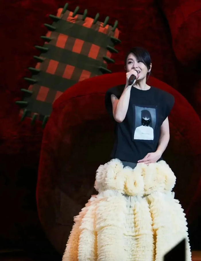 刘若英:拥抱飞行|飞行日|刘若英|演唱会_新浪新闻