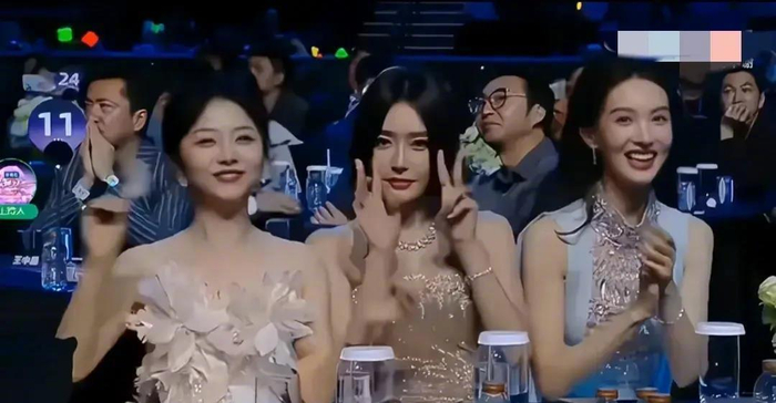 谭松韵,秦岚和金晨同台亮相尖叫之夜