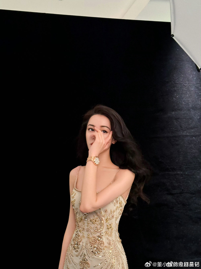 热巴真的美到我的心了波浪卷发仙气飘飘……|迪丽热巴_新浪新闻