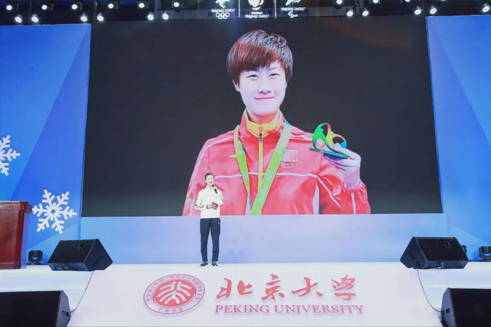 ▲2023年7月，丁宁从北大体育教研部毕业，获体育硕士学位。同年8月，担任北大体育教研部讲师。受访者供图。