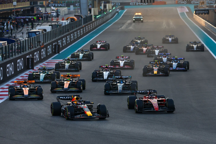 赛车——f1阿布扎比大奖赛:维斯塔潘夺冠|大奖赛|维斯塔潘|车队_新浪