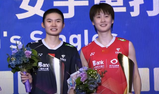 昨日第二场女单决赛,陈雨菲 18-21,21-4 战胜韩悦,后者在第一局因小腿